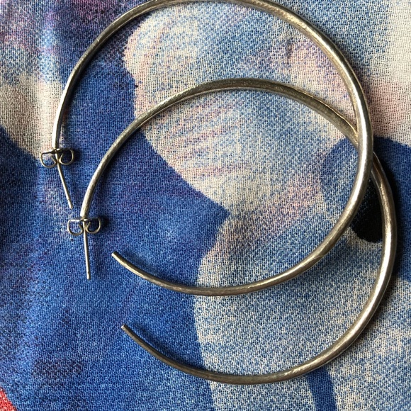 *️⃣SOLD!!*️⃣ Vintage Hammered Hoop Earrings - Picture 2 of 2